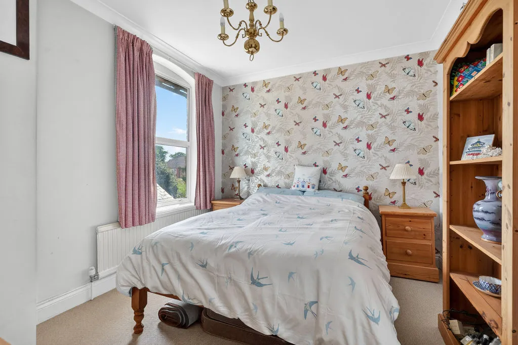 Halliford Road, Sunbury-On-Thames TW16 6DP, photo 15