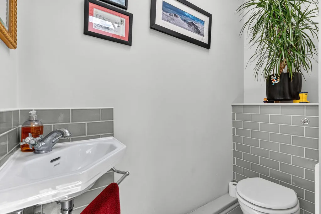 Halliford Road, Sunbury-On-Thames TW16 6DP, photo 13