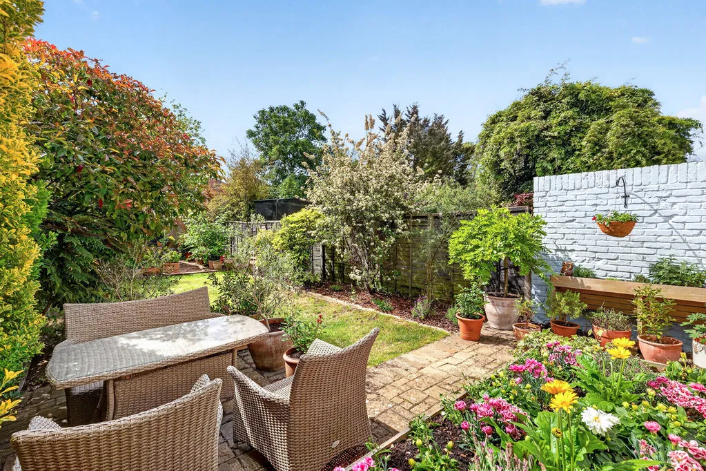 Halliford Road, Sunbury-On-Thames TW16 6DP, photo 23