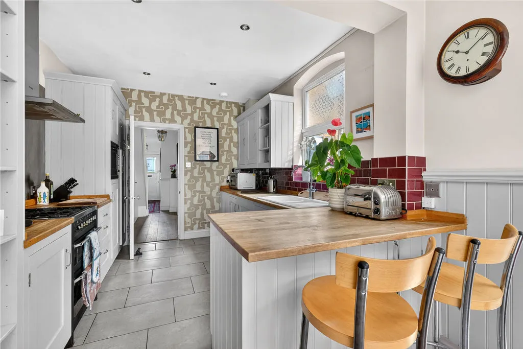 Halliford Road, Sunbury-On-Thames TW16 6DP, photo 6