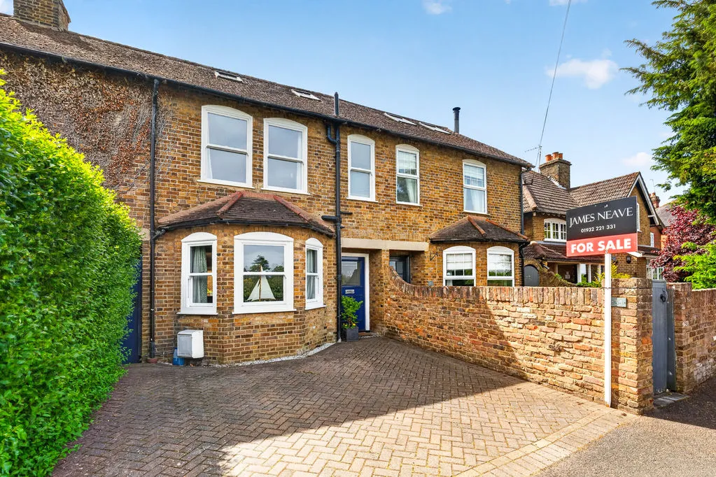 4 bed property for sale — Halliford Road, Sunbury-On-Thames TW16 6DP