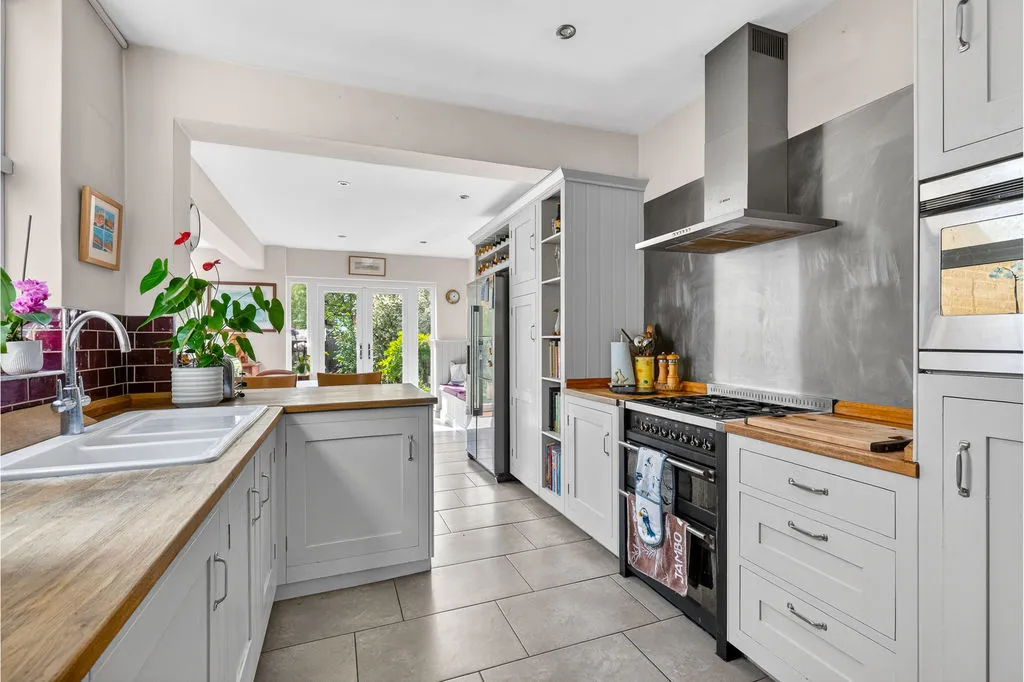 Halliford Road, Sunbury-On-Thames TW16 6DP, photo 7