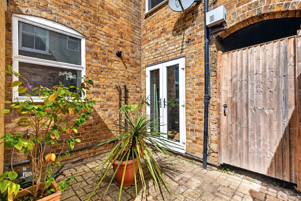 Halliford Road, Sunbury-On-Thames TW16 6DP, photo 21
