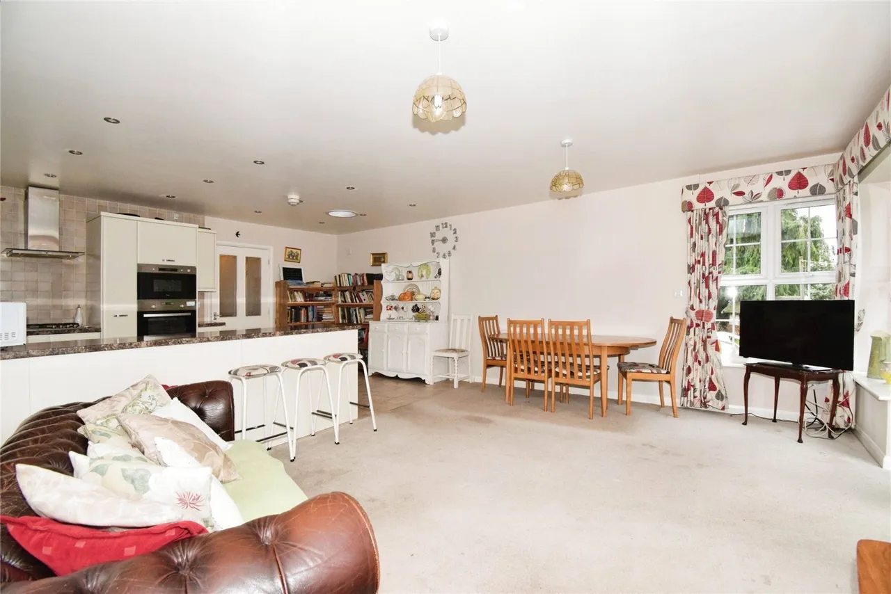 The Oval, Oadby, LE2, photo 3