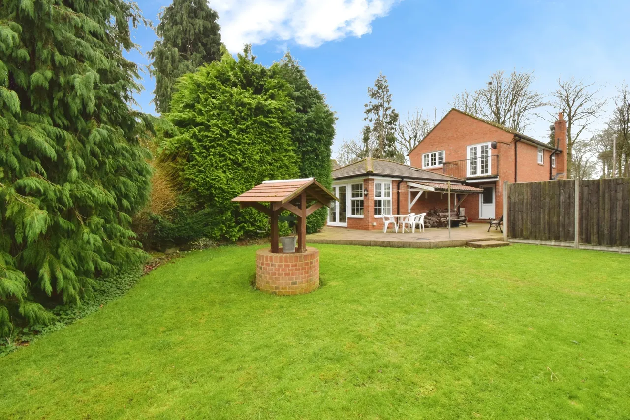 The Oval, Oadby, LE2, photo 2