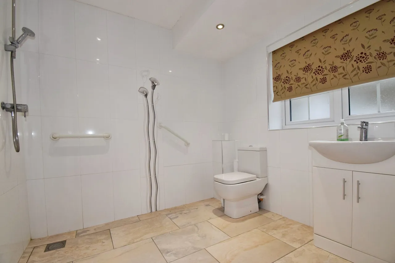 The Oval, Oadby, LE2, photo 12