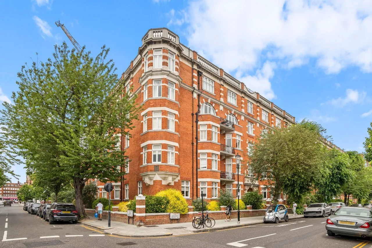 4 bed flat to rent, Abingdon Villas, Kensington, W8