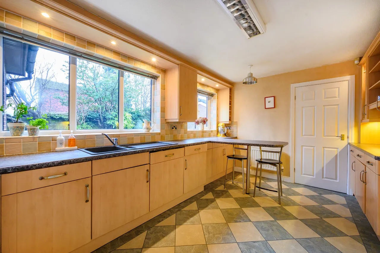 Westwood Close, Leeds, LS27, photo 5
