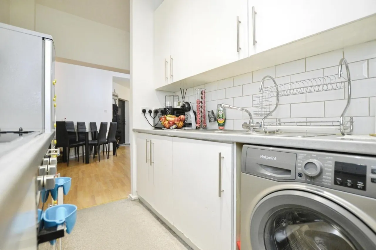 Jedburgh Road, London, E13, photo 6
