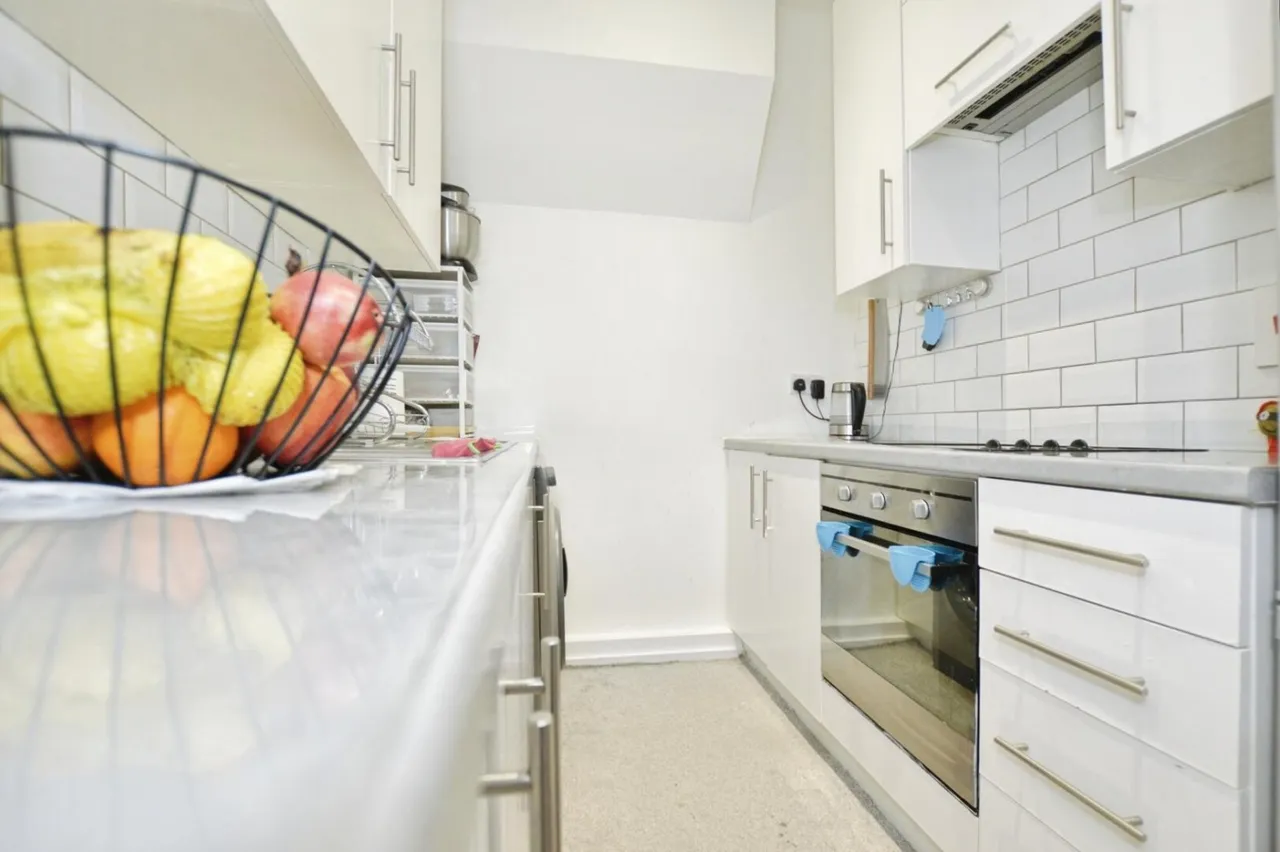 Jedburgh Road, London, E13, photo 9