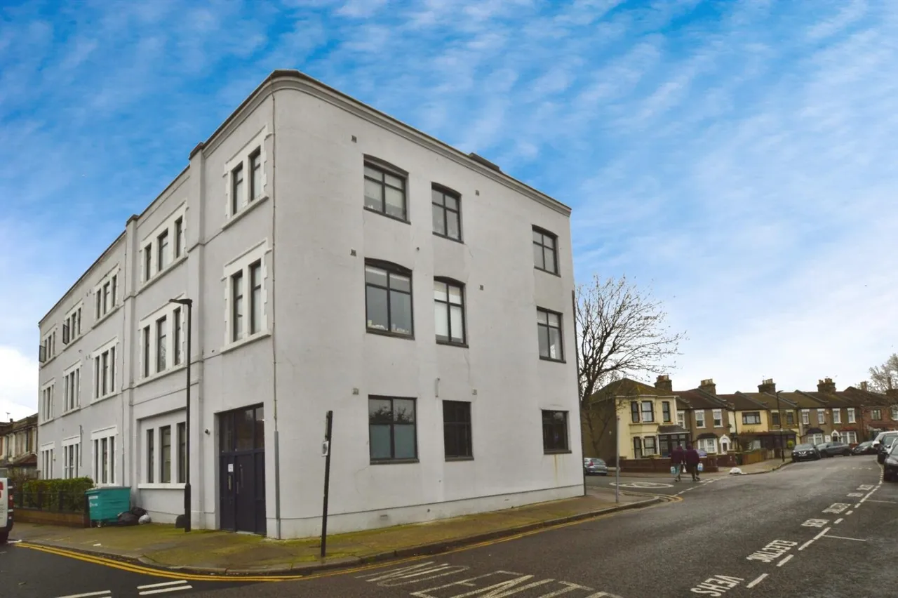Jedburgh Road, London, E13, photo 19