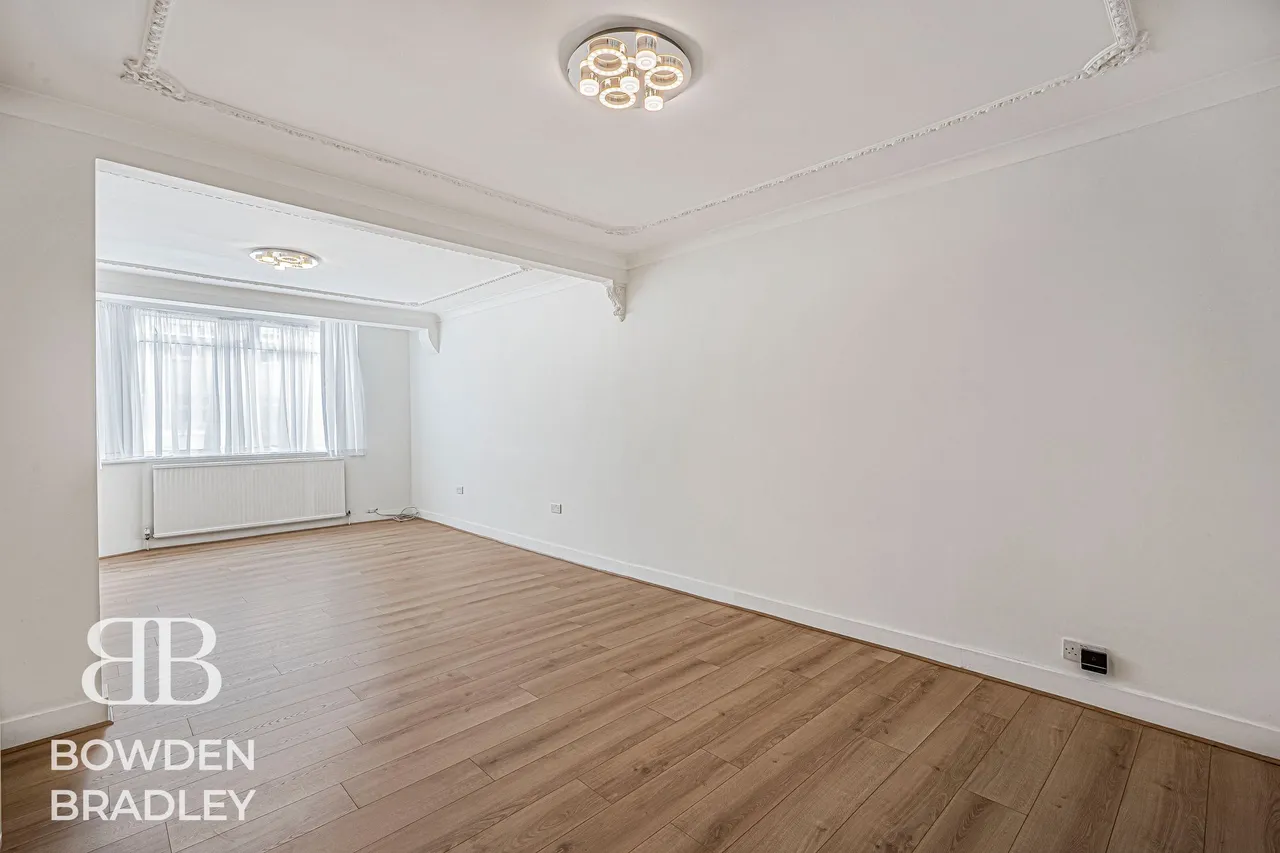 Ascot Close, Hainault, IG6, photo 3