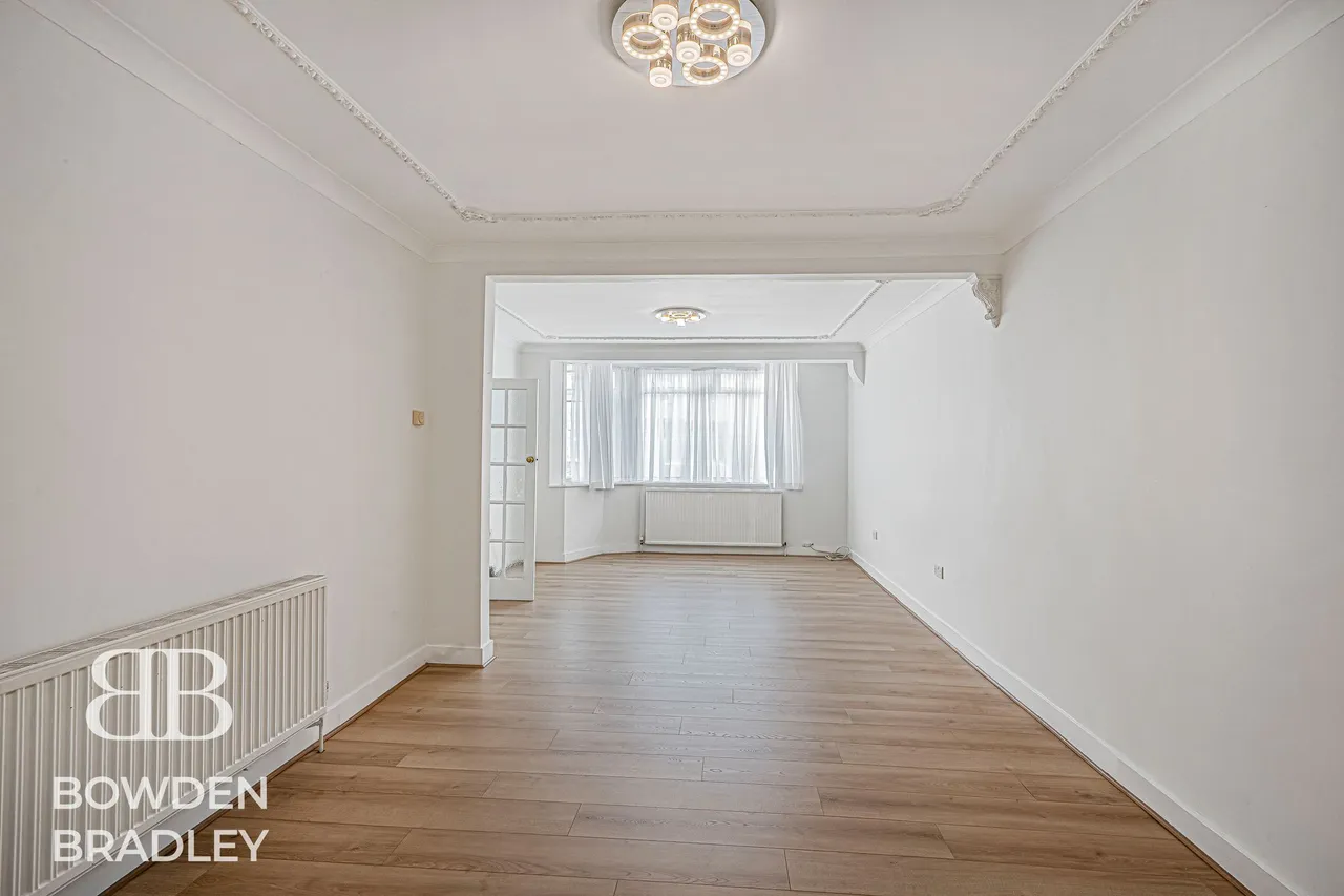 Ascot Close, Hainault, IG6, photo 5