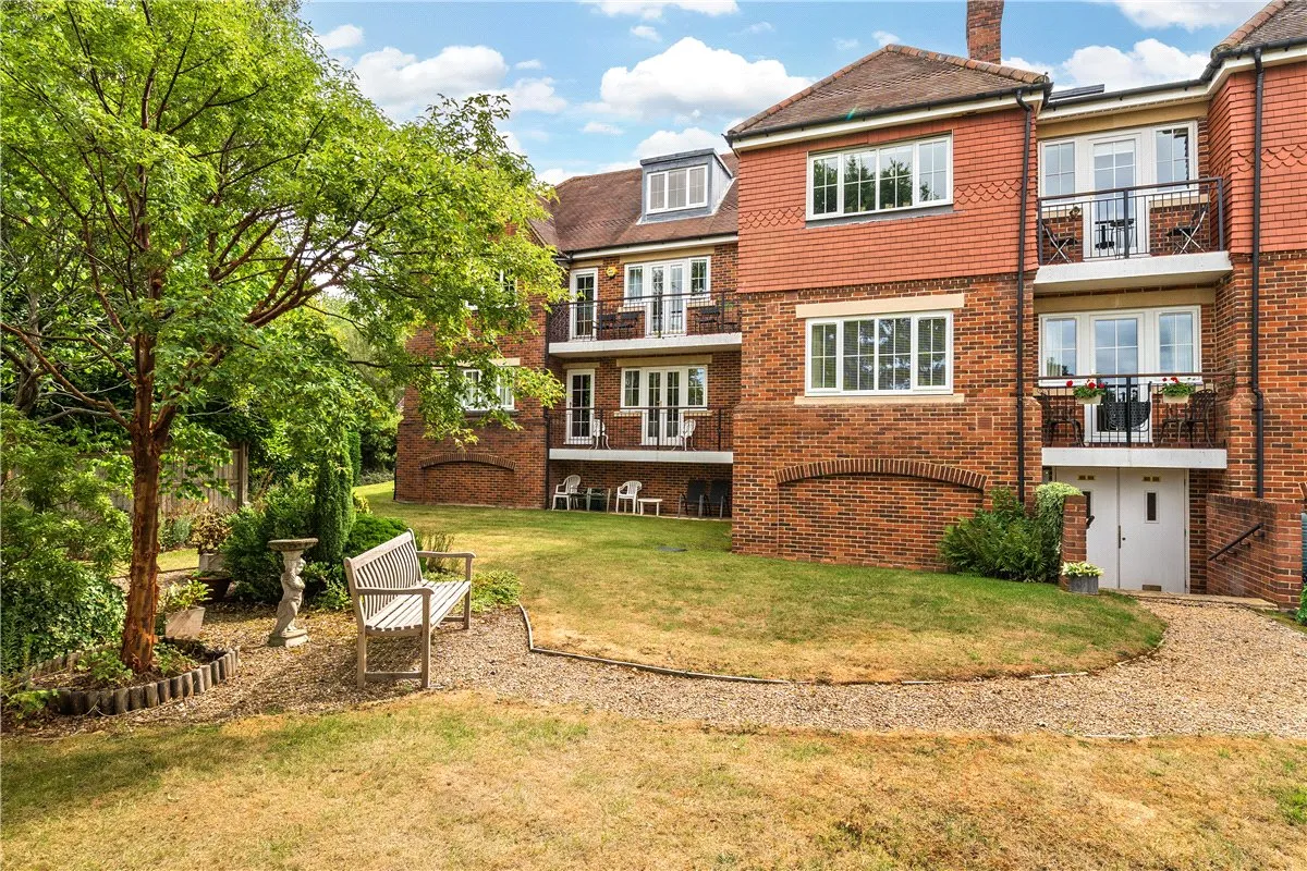 3 bed flat to rent, Woodridge, Newbury, RG14