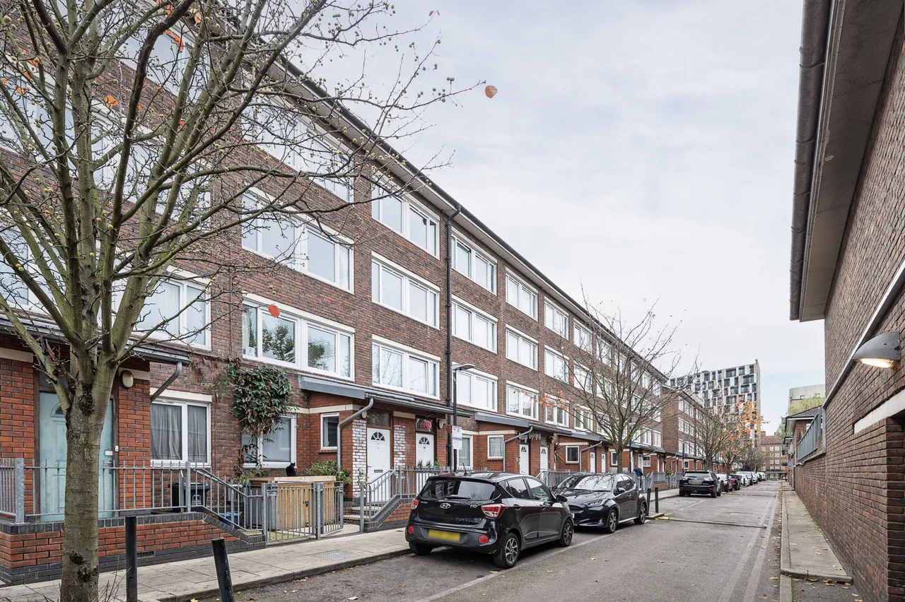 2 bed flat to rent, London, E5