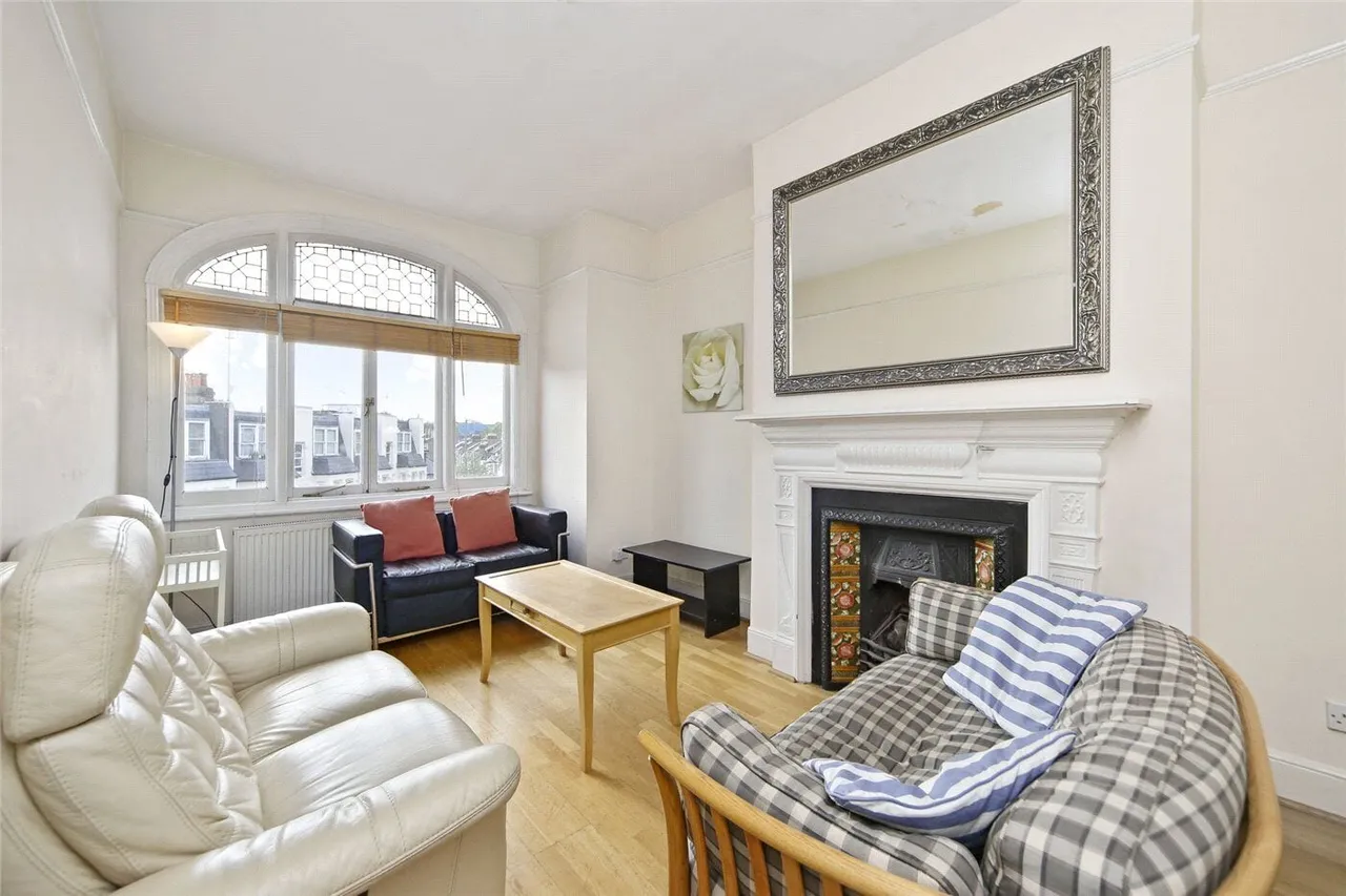 3 bed flat to rent, Stanlake Road, London, W12