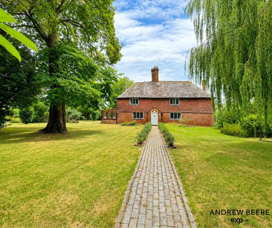 4 bed house for sale, School Road, Appledore, TN26