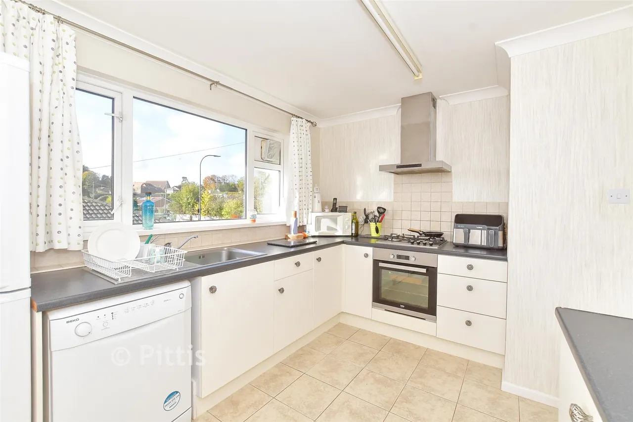Clarendon Close, Brading, PO36, photo 4