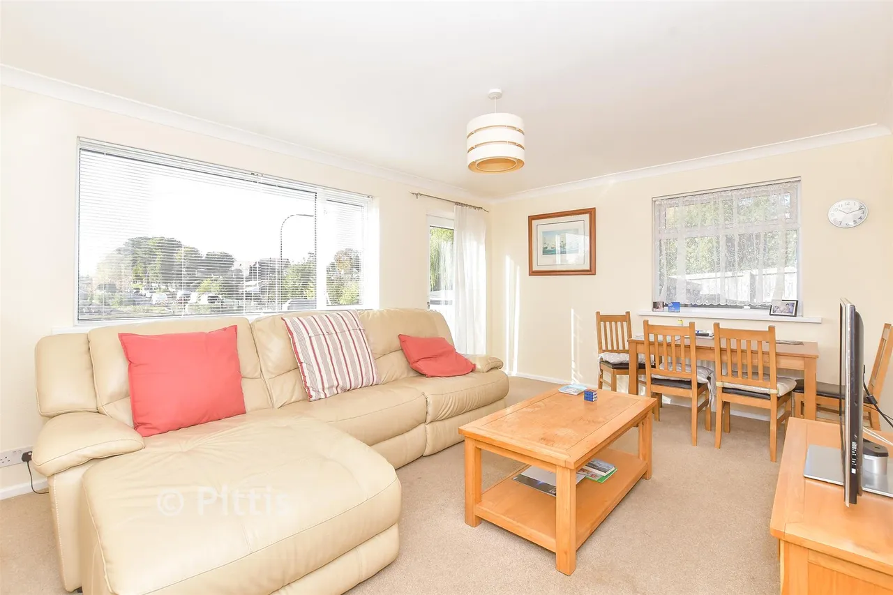 Clarendon Close, Brading, PO36, photo 2