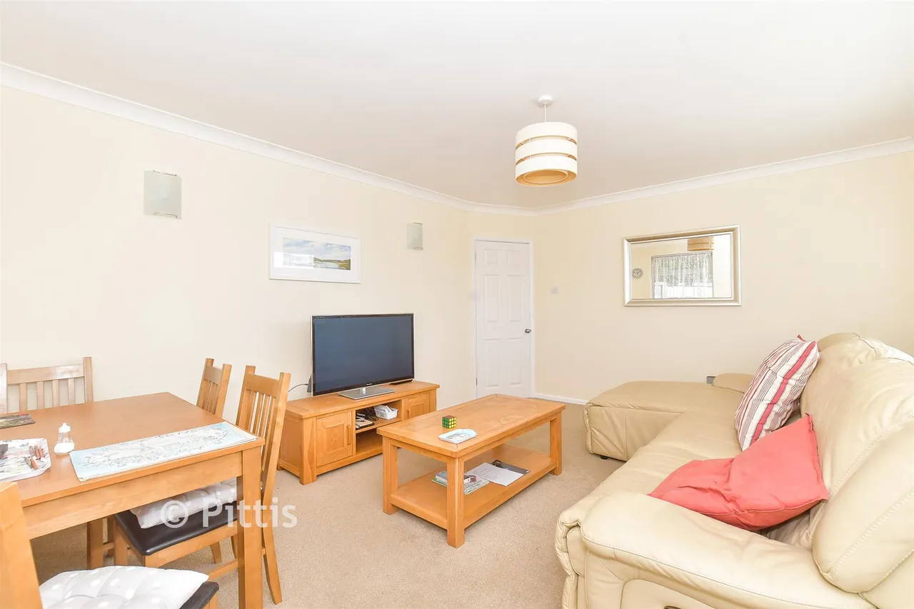 Clarendon Close, Brading, PO36, photo 3