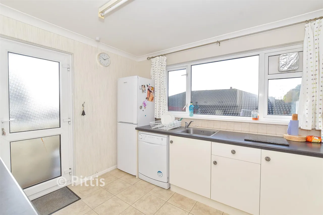 Clarendon Close, Brading, PO36, photo 5