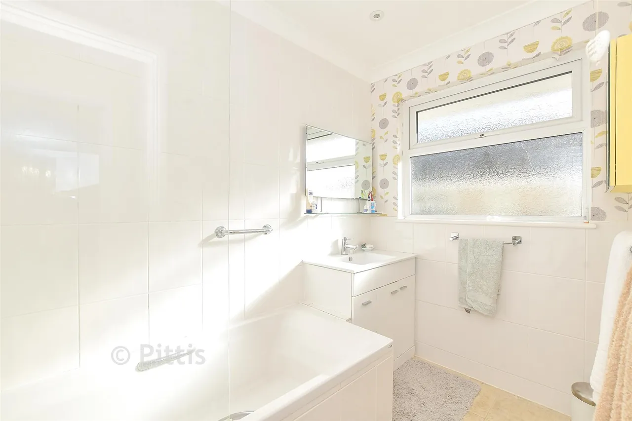 Clarendon Close, Brading, PO36, photo 10