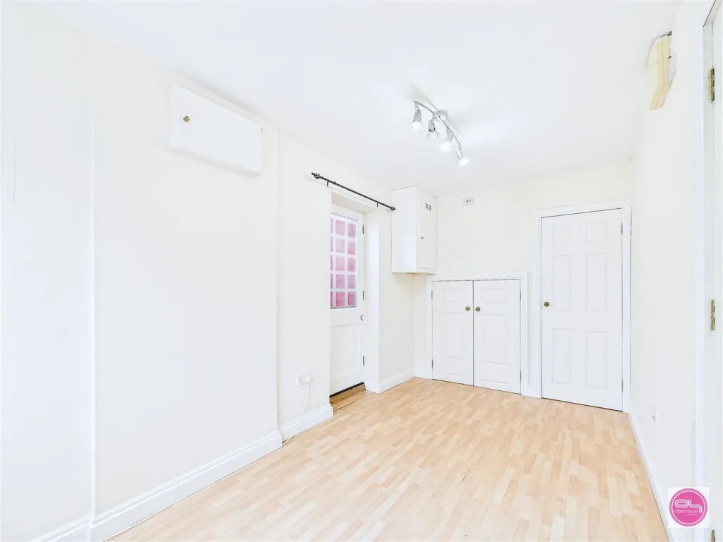 Home Farm Court, Castle Gresley, DE11, photo 6