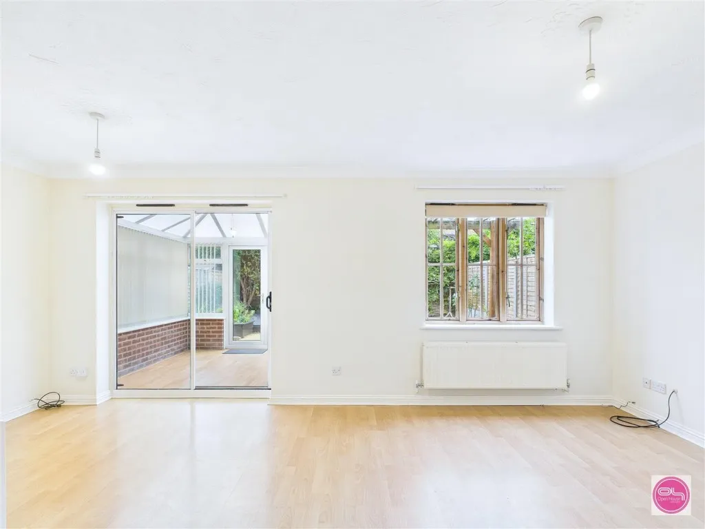 Home Farm Court, Castle Gresley, DE11, photo 5