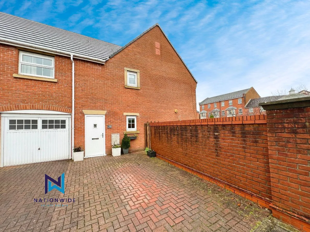 2 bed flat for sale — Perthshire Grove, Chorley, PR7 7AE