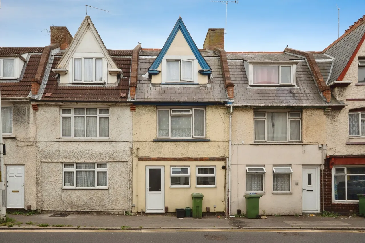 3 bed house for sale — Black Bull Road, Folkestone, Kent, CT19