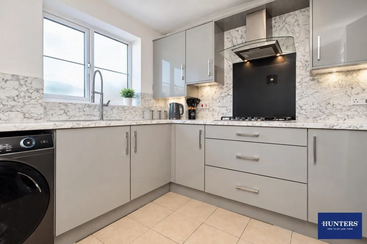 Thornroyd Drive, Bradford, BD4, photo 4