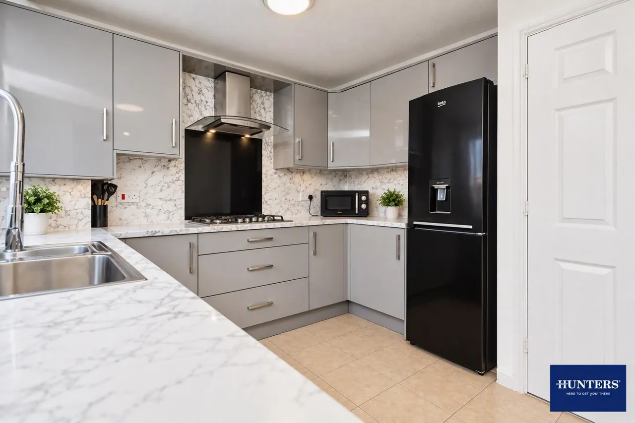Thornroyd Drive, Bradford, BD4, photo 3