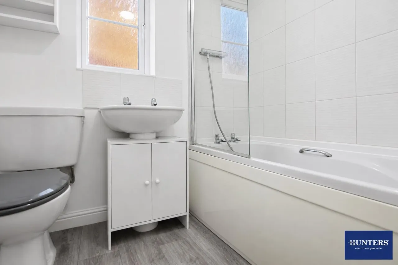 Thornroyd Drive, Bradford, BD4, photo 15