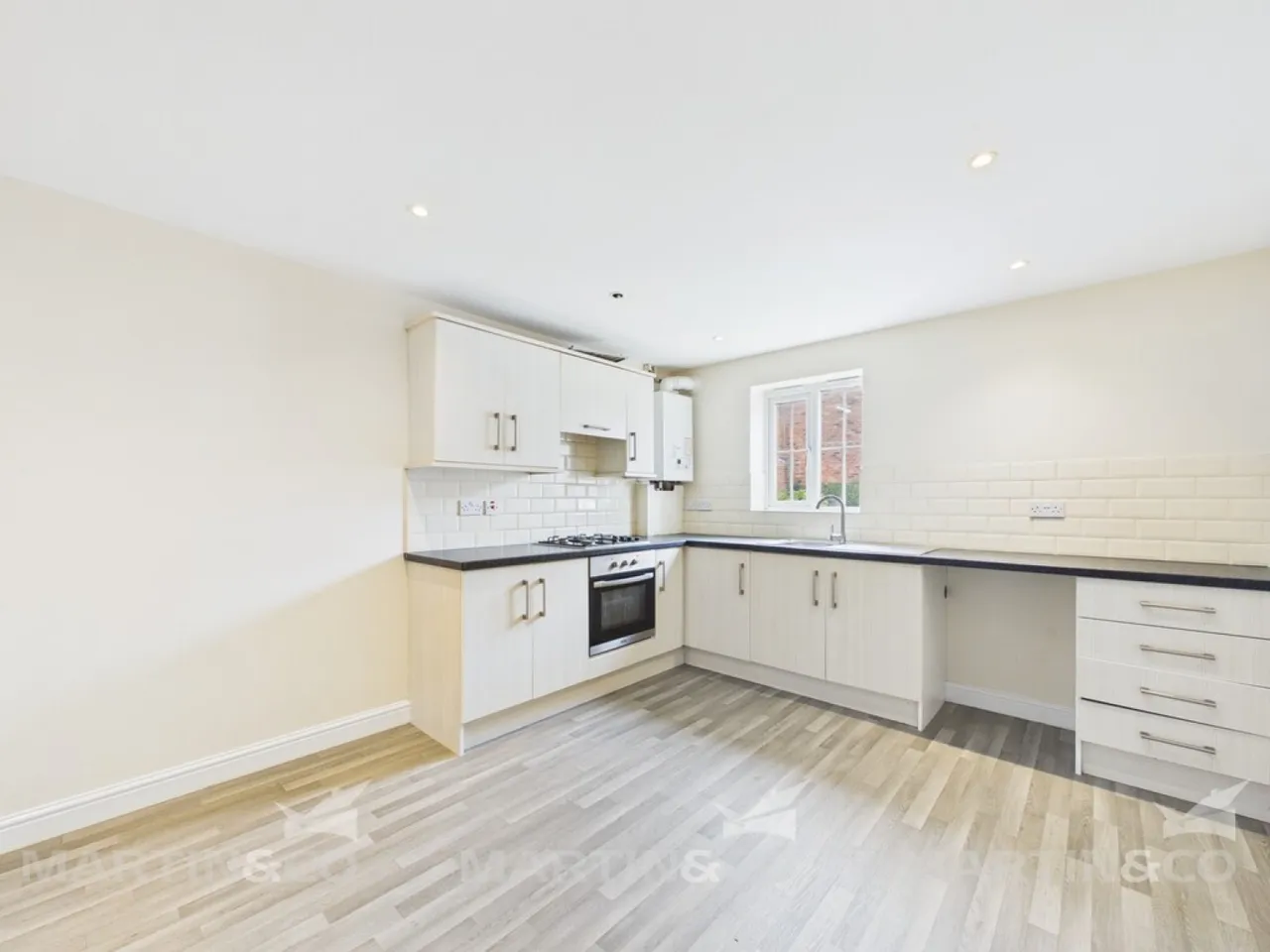 Mallard Court, Rossington, DN11, photo 2