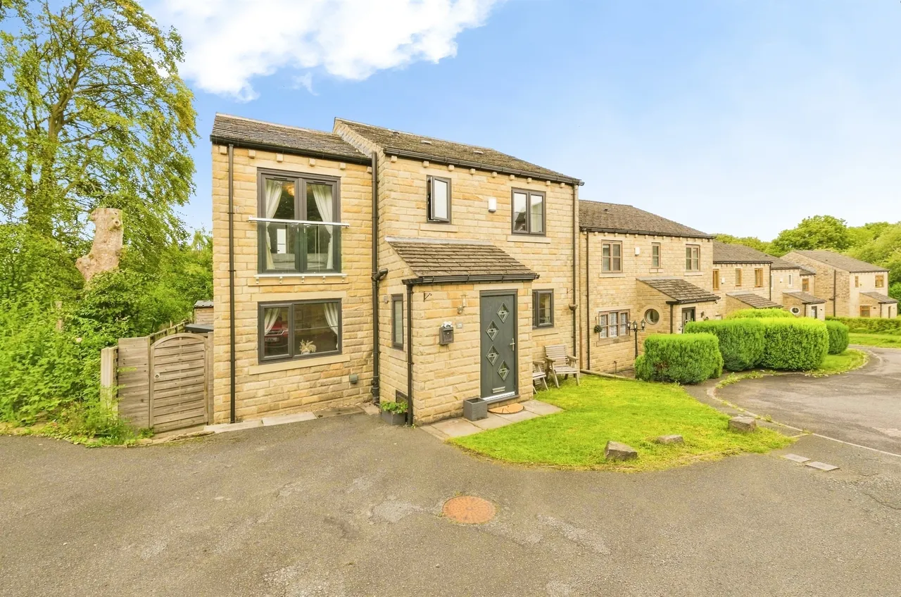 4 bed house for sale, Sefton Lane, Meltham, HD9