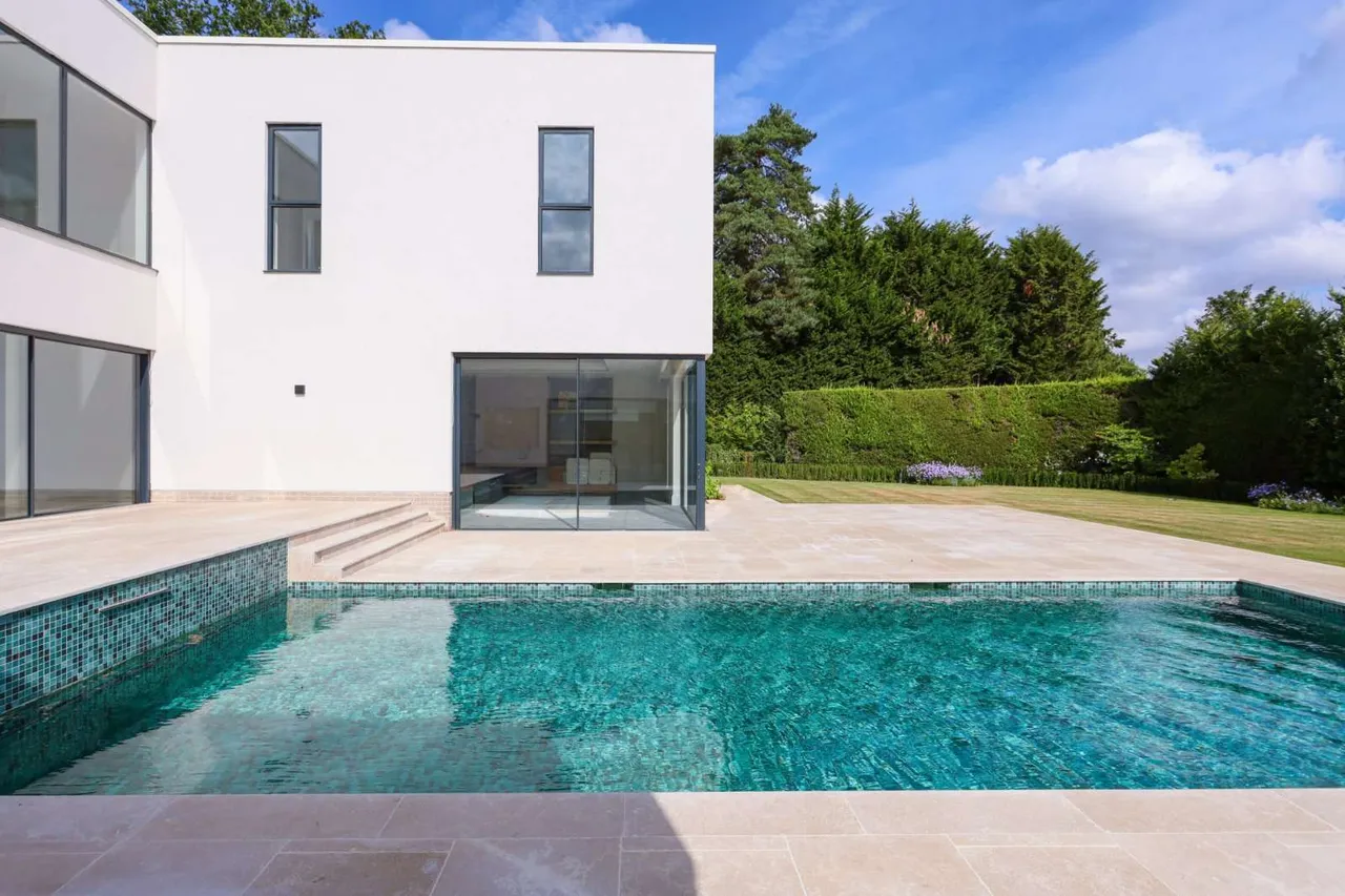 Birds Hill Road, Oxshott, Leatherhead, Surrey, KT22 0NJ, photo 8