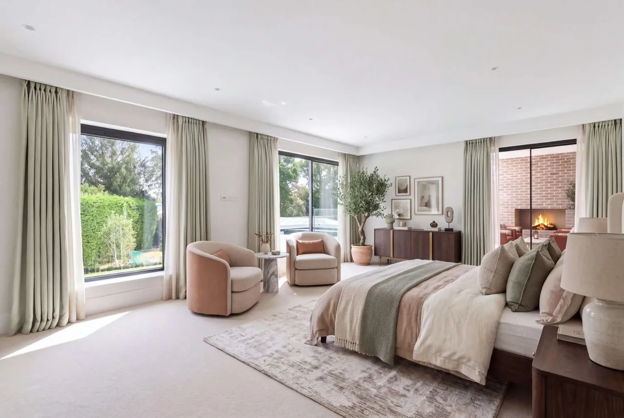 Birds Hill Road, Oxshott, Leatherhead, Surrey, KT22 0NJ, photo 4
