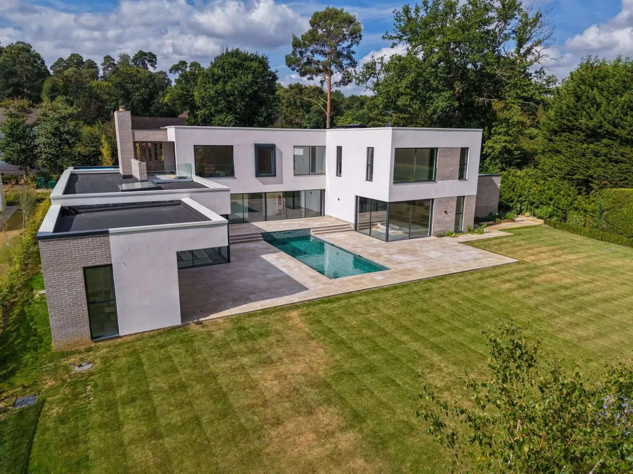 Birds Hill Road, Oxshott, Leatherhead, Surrey, KT22 0NJ, photo 2