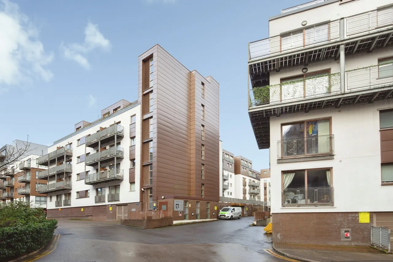 2 bed flat for sale, Isaac Way, Manchester, M4