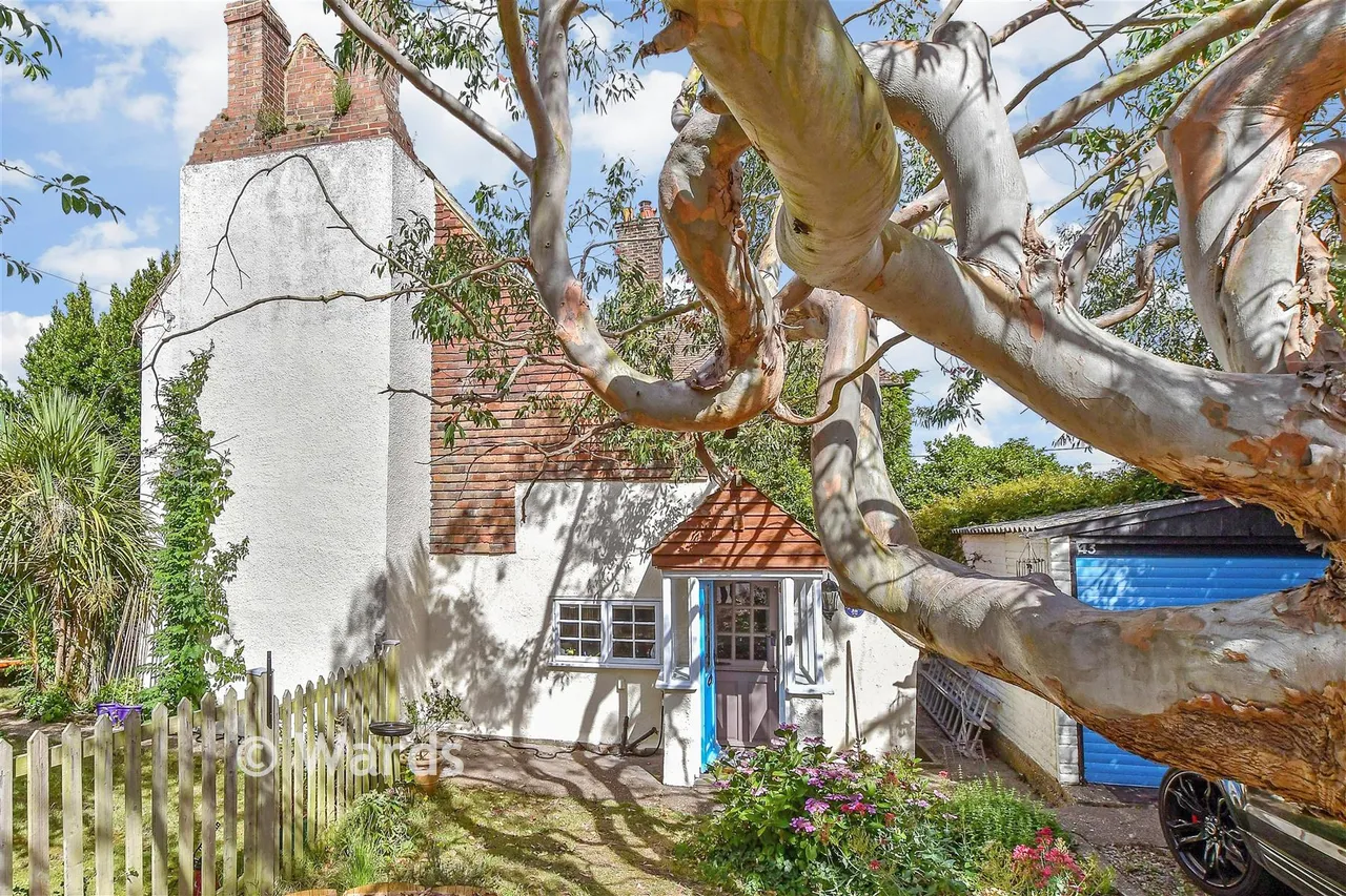 3 bed house for sale, Station Road, Lydd, TN29