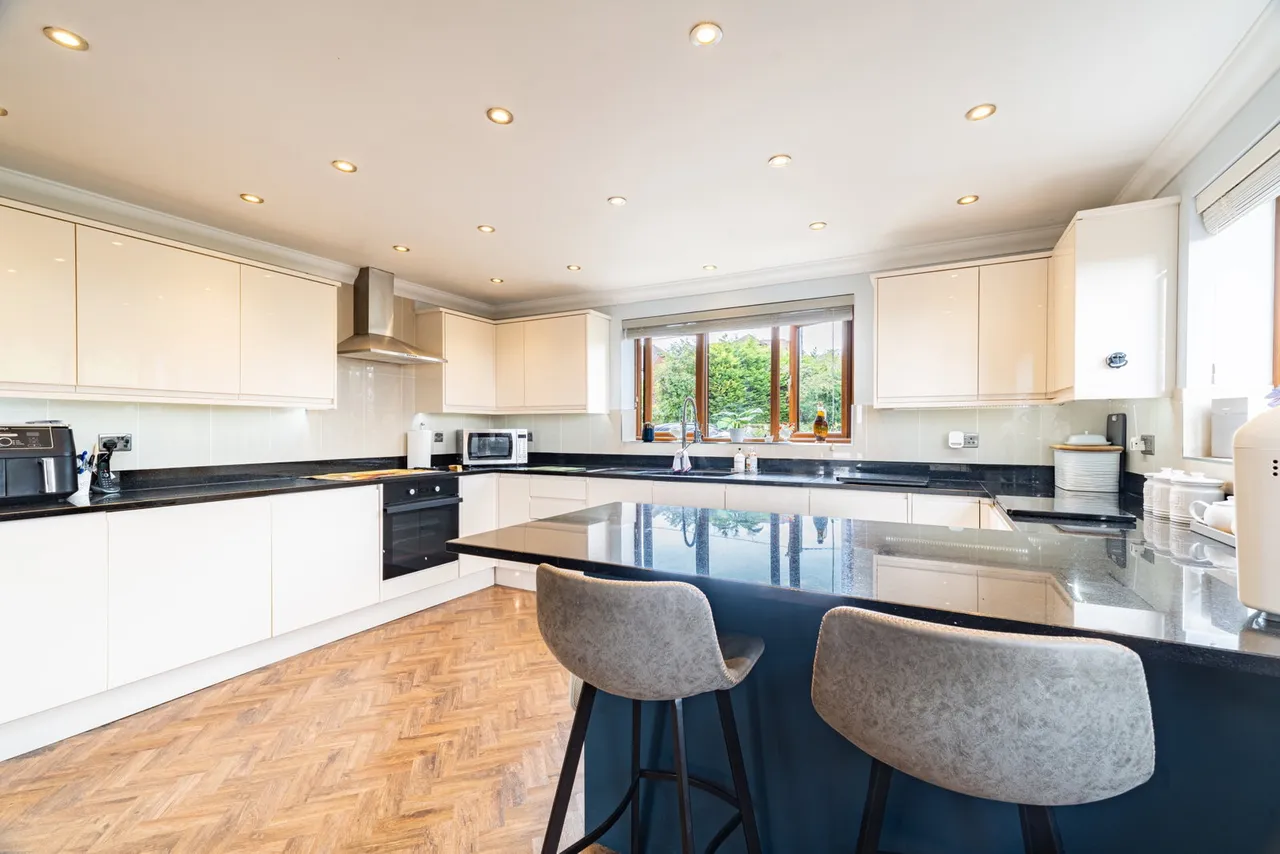 Marston Hill, Oving, HP22, photo 4