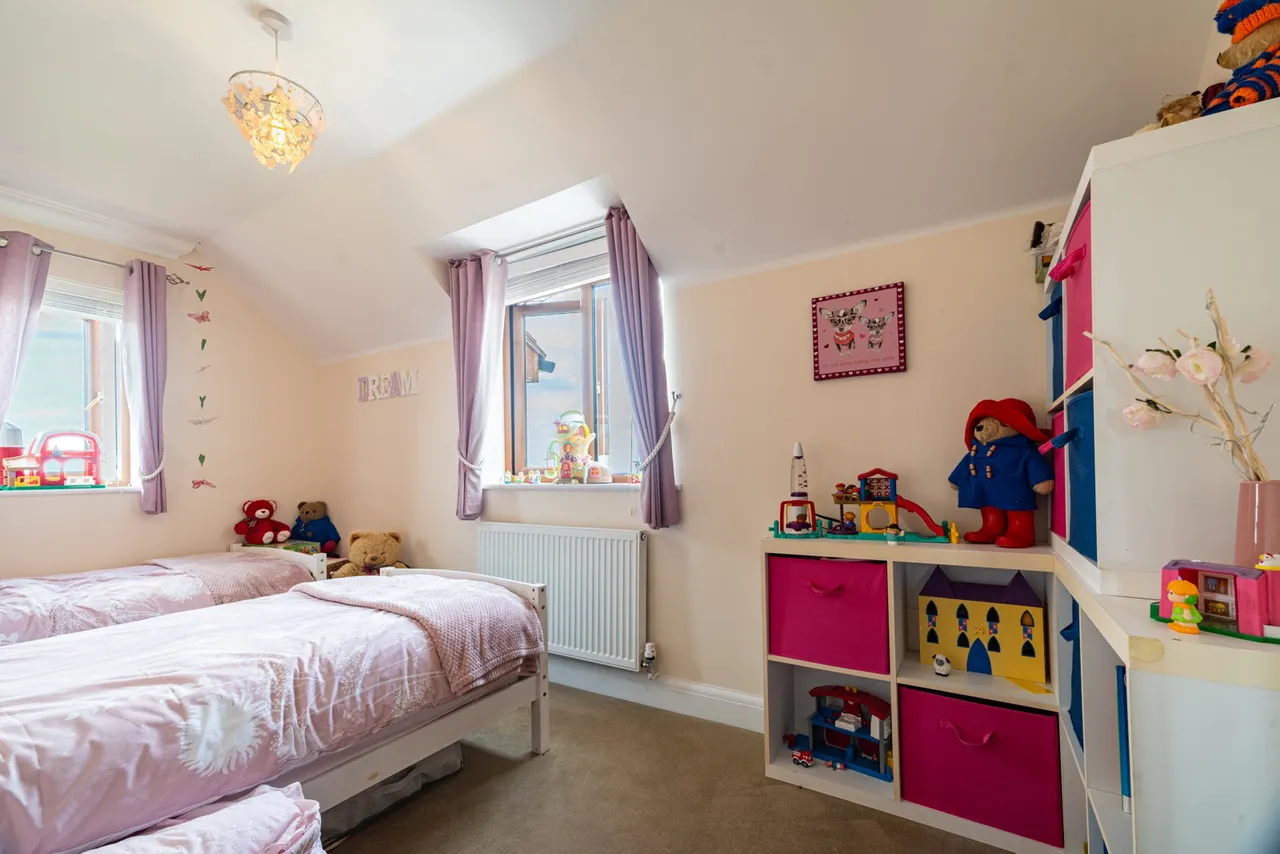 Marston Hill, Oving, HP22, photo 32