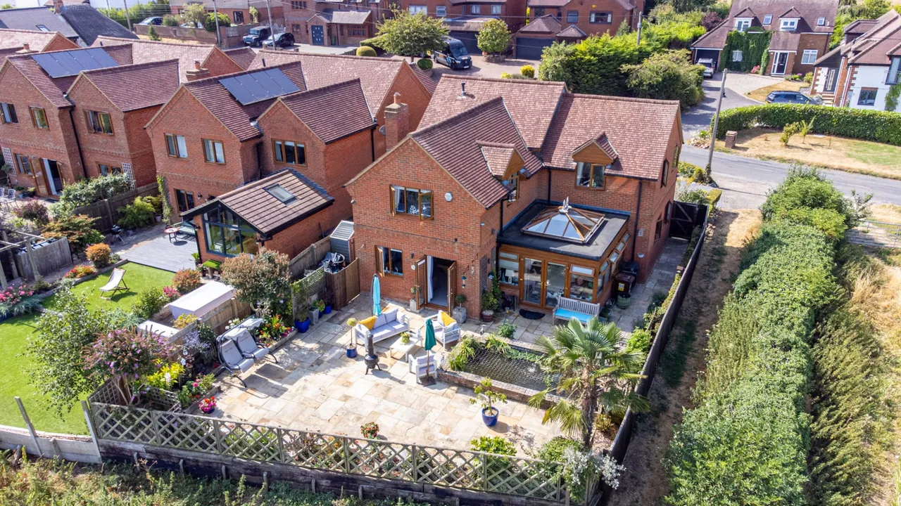 Marston Hill, Oving, HP22, photo 33