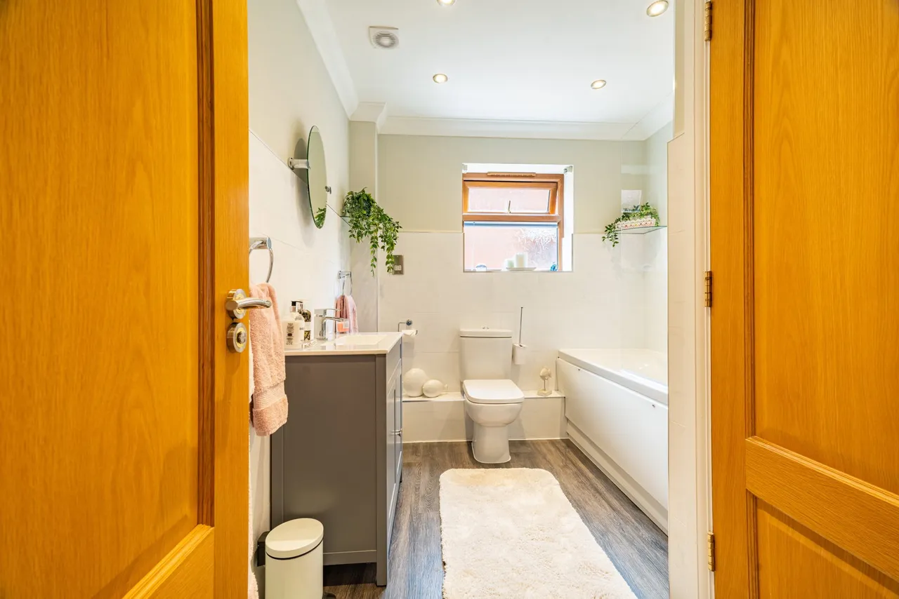 Marston Hill, Oving, HP22, photo 18
