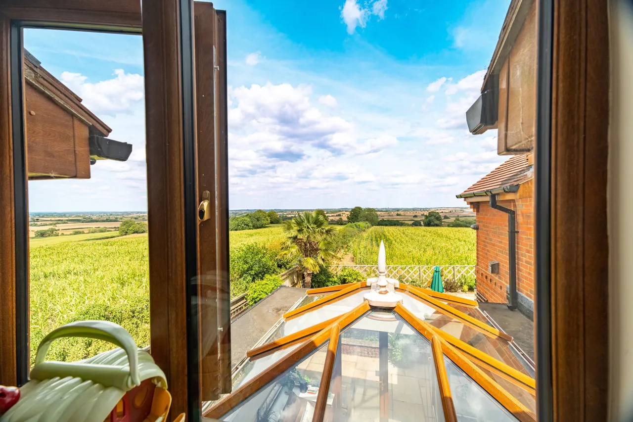 Marston Hill, Oving, HP22, photo 22