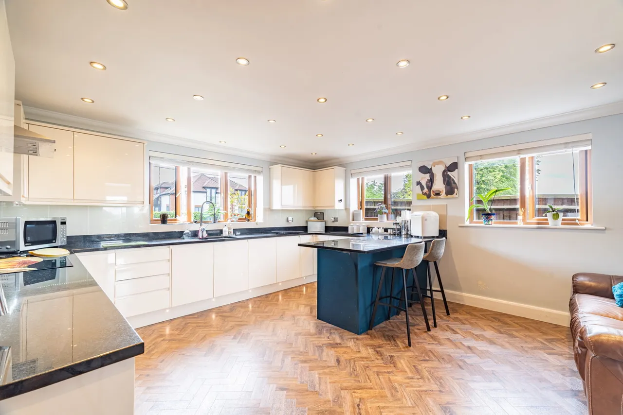 Marston Hill, Oving, HP22, photo 6