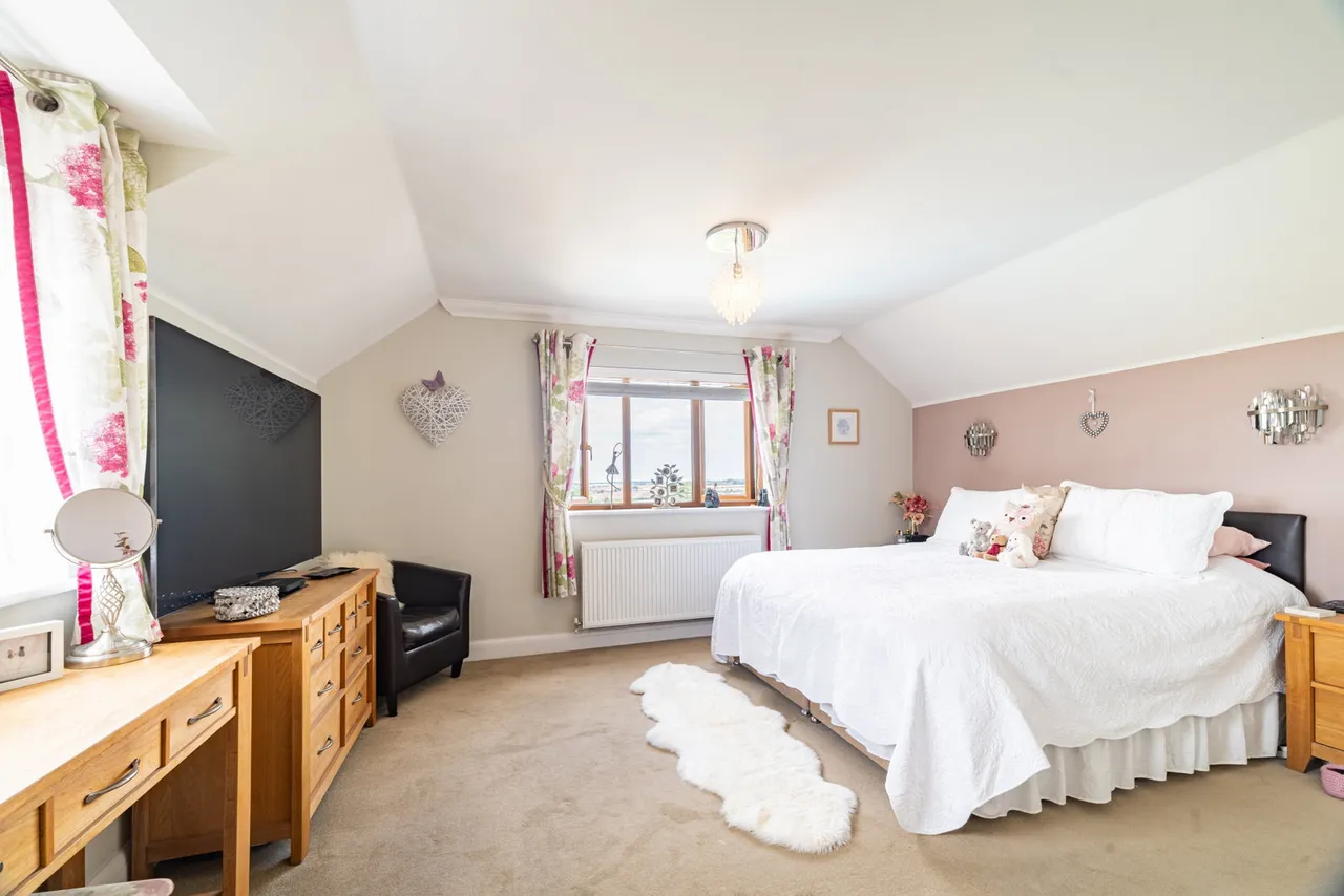 Marston Hill, Oving, HP22, photo 16