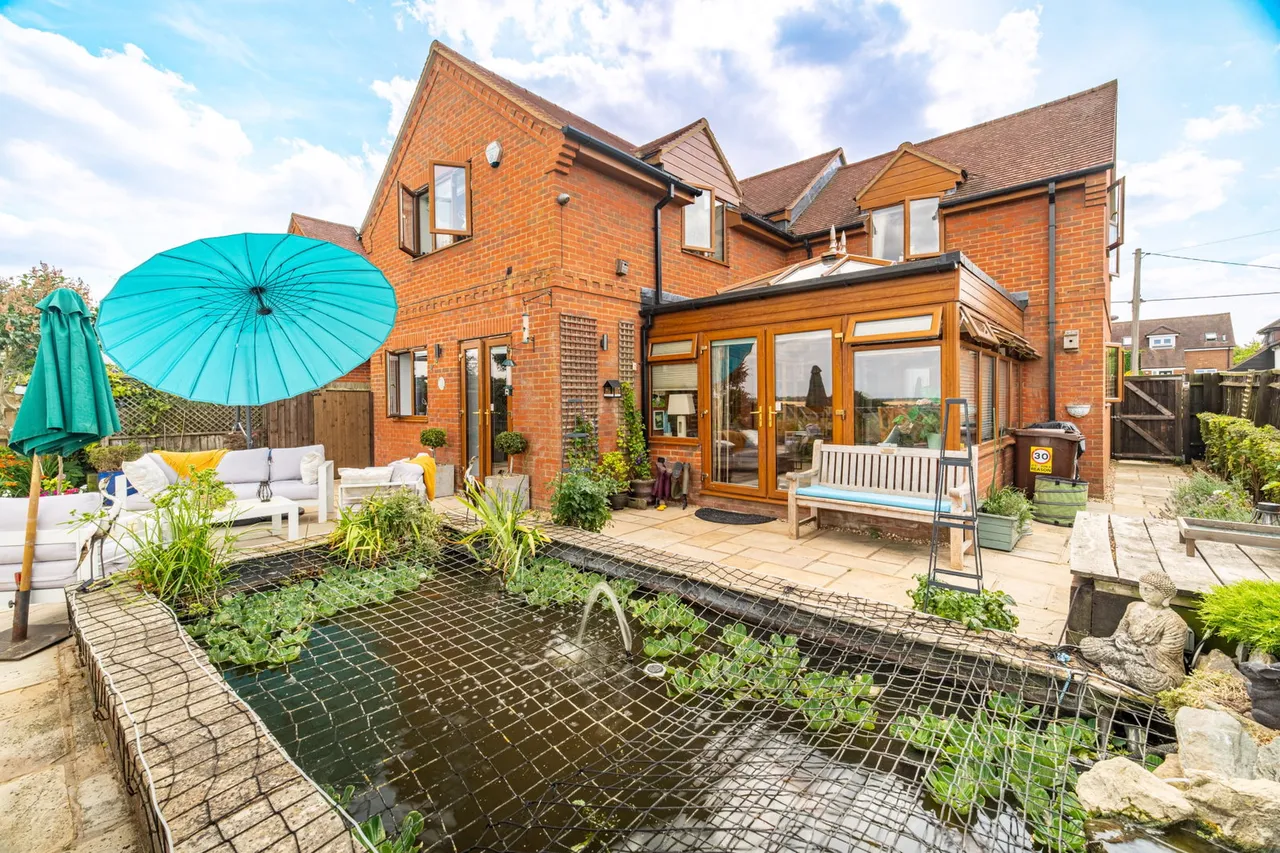 Marston Hill, Oving, HP22, photo 34