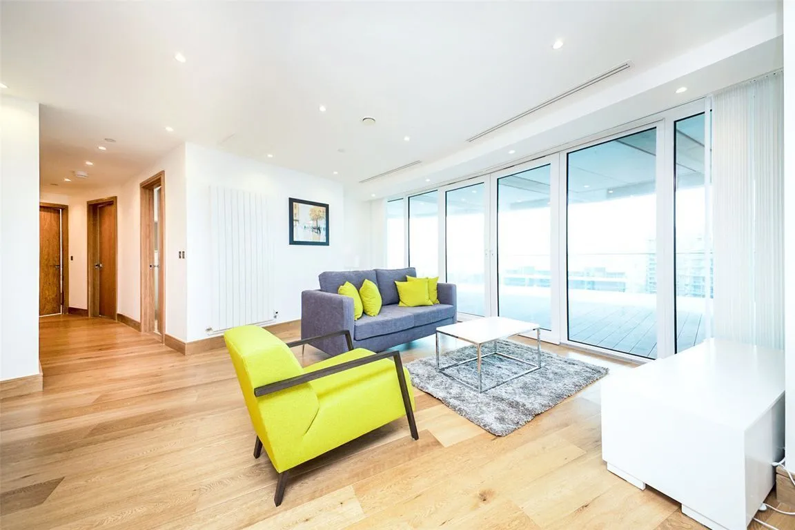 3 bed flat for sale — Arena Tower, London