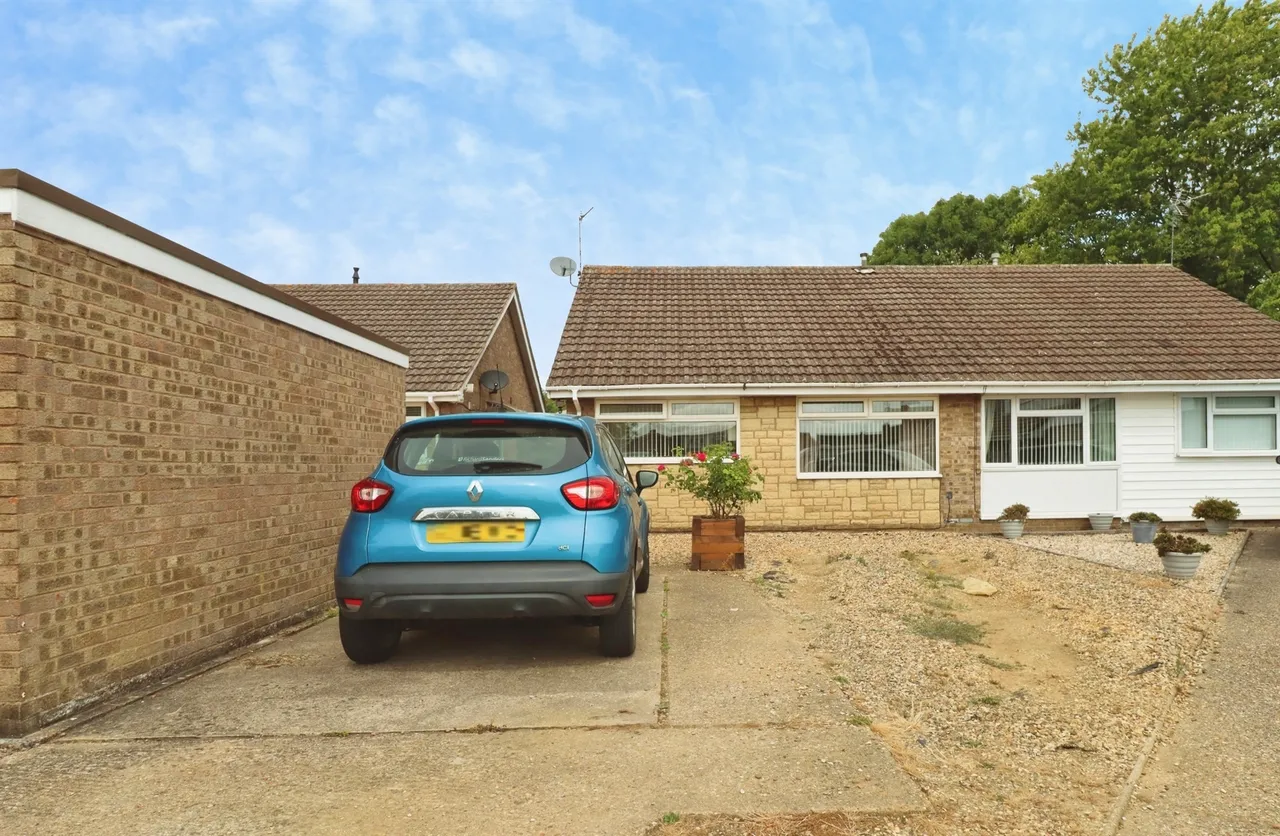 2 bed house for sale, Stockholm Close, Corby, NN18